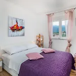 Lovely In With Wifi Apartman