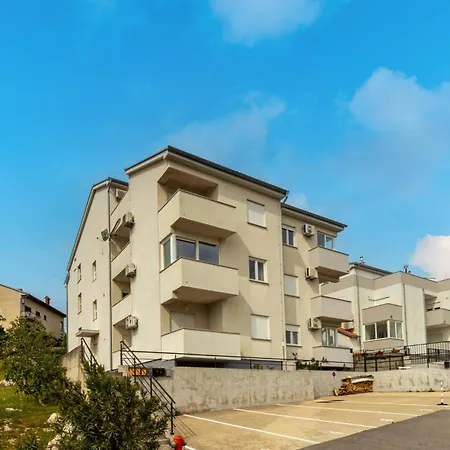 Lovely In With Wifi Apartman Novi Vinodolski