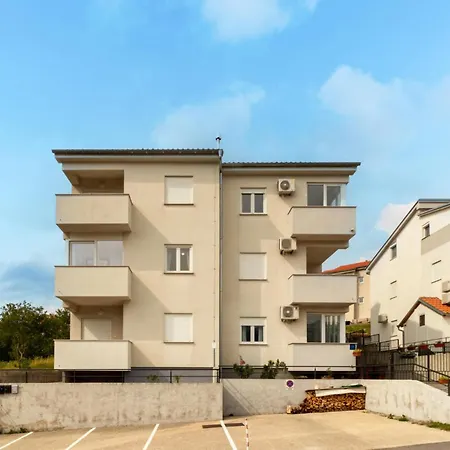 Lovely In With Wifi Apartament Novi Vinodolski